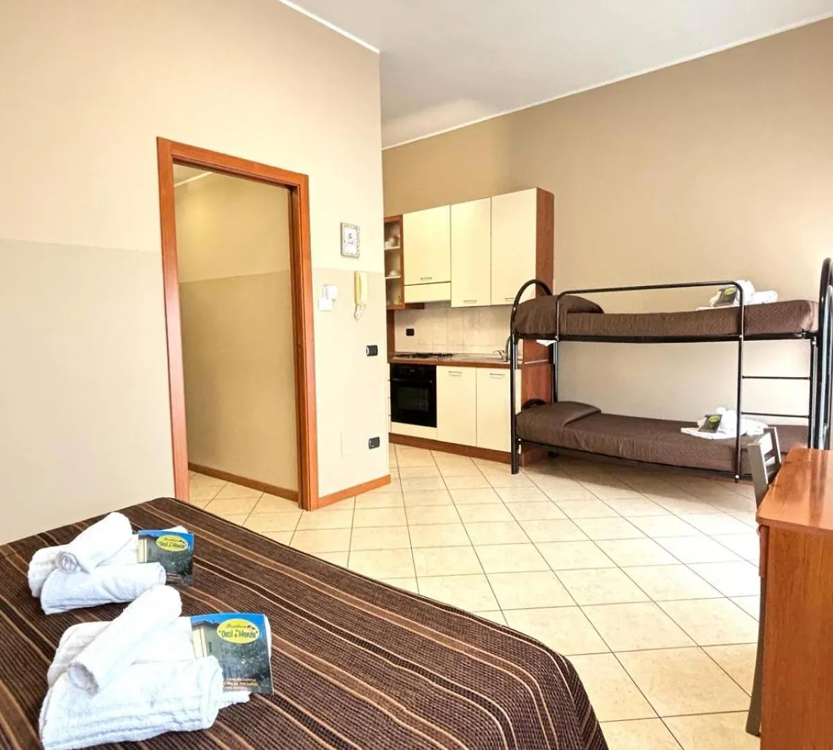 Ξενοδοχείο με διαμερίσματα Residence Oasi Di Μόνζα