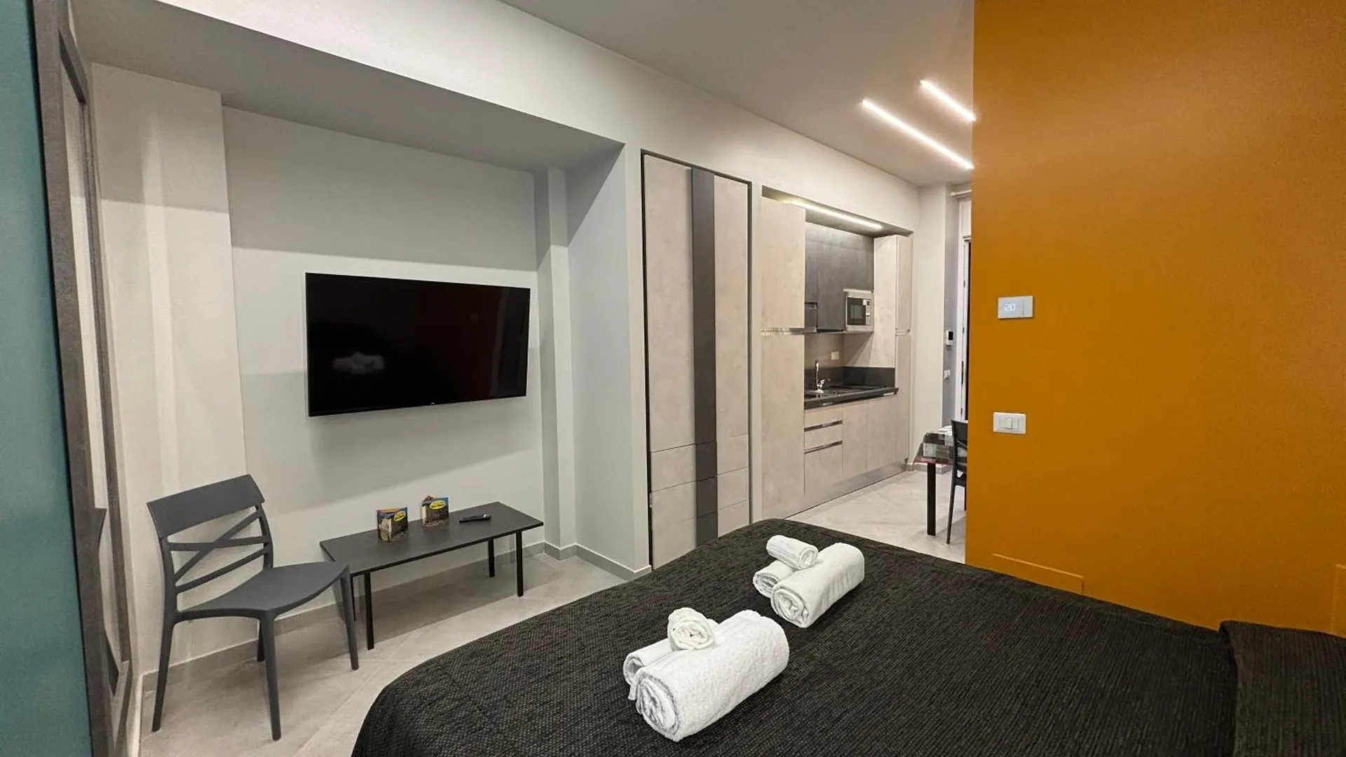 Ξενοδοχείο με διαμερίσματα Residence Oasi Di Μόνζα
