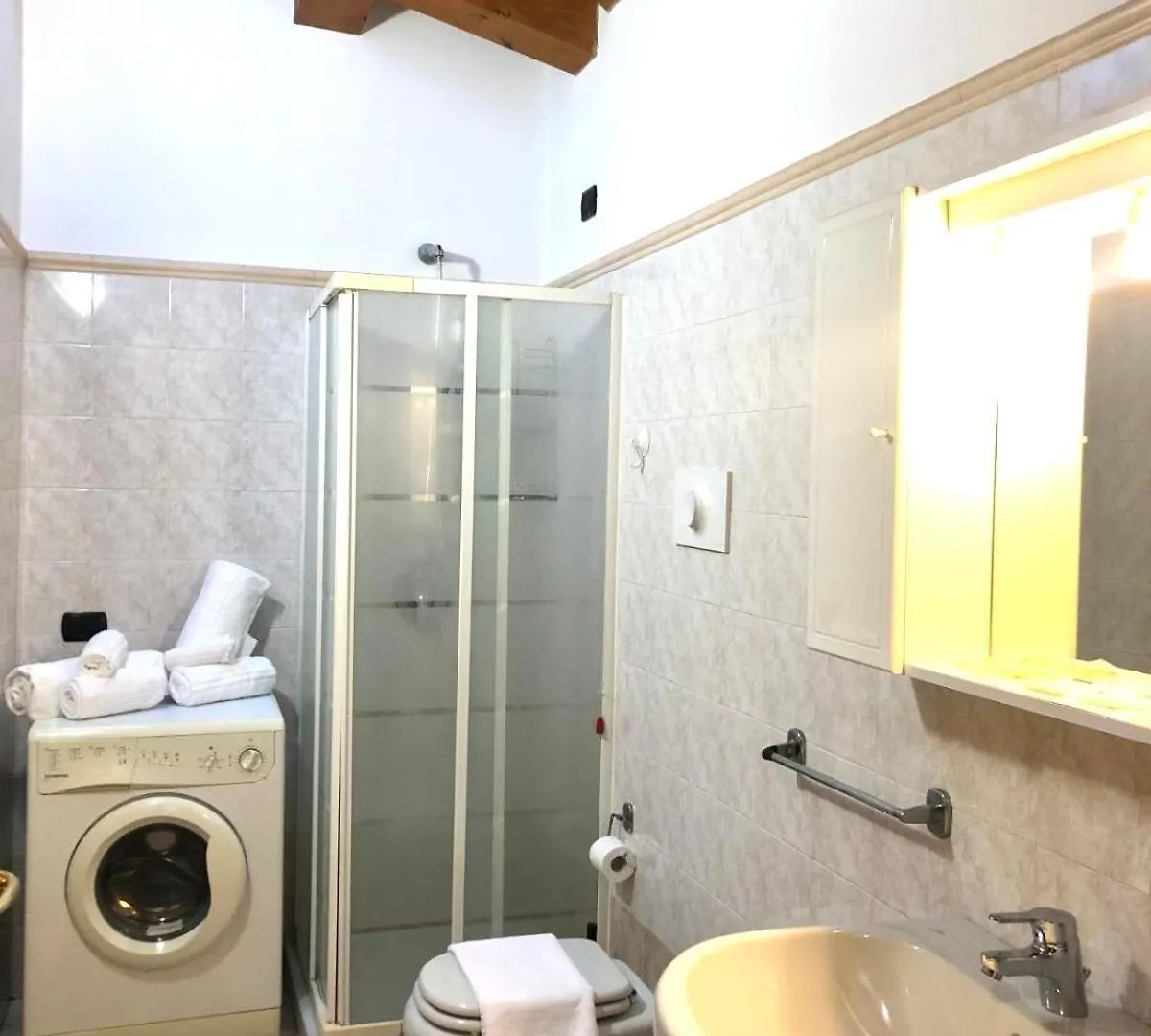 Ξενοδοχείο με διαμερίσματα Residence Oasi Di Μόνζα