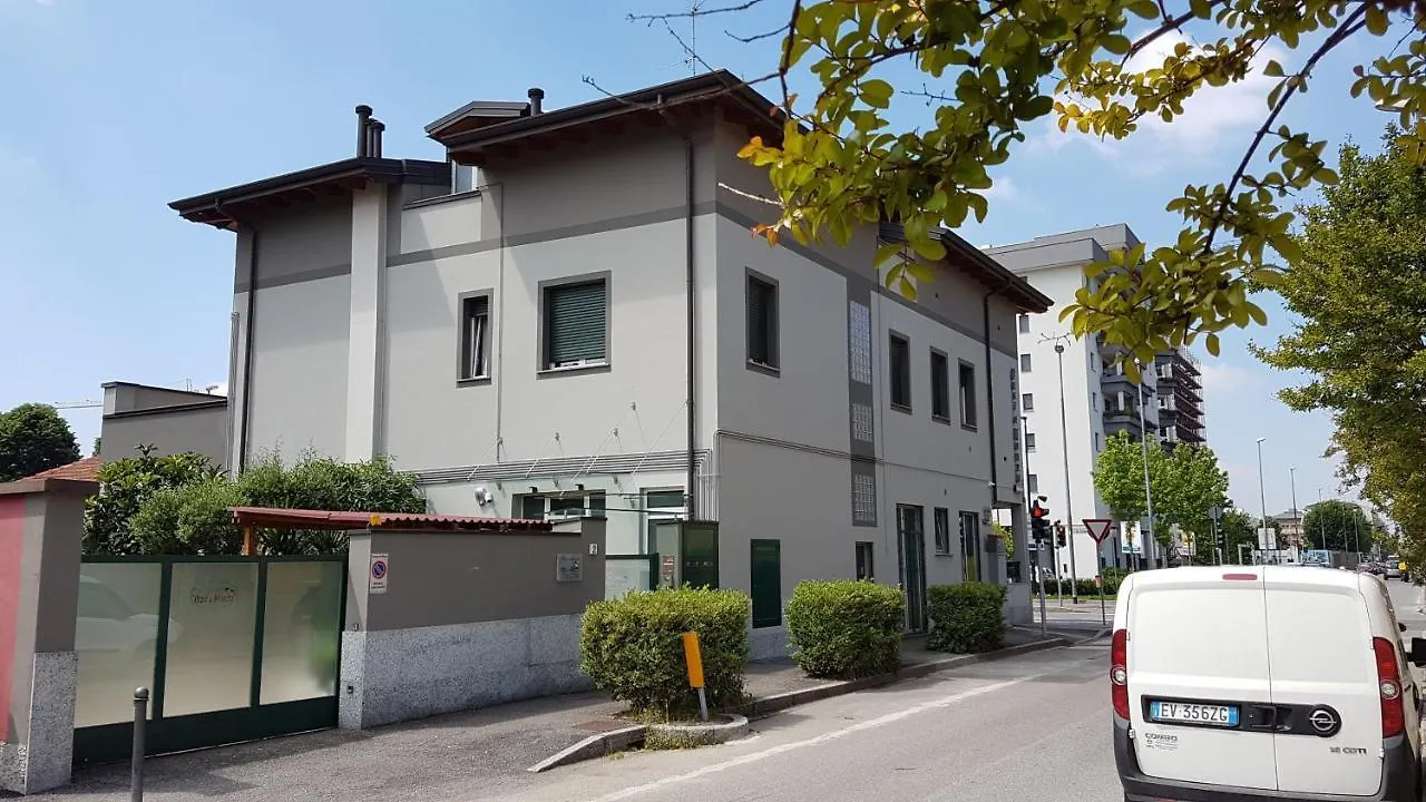 Residence Oasi Di Monza 3*,