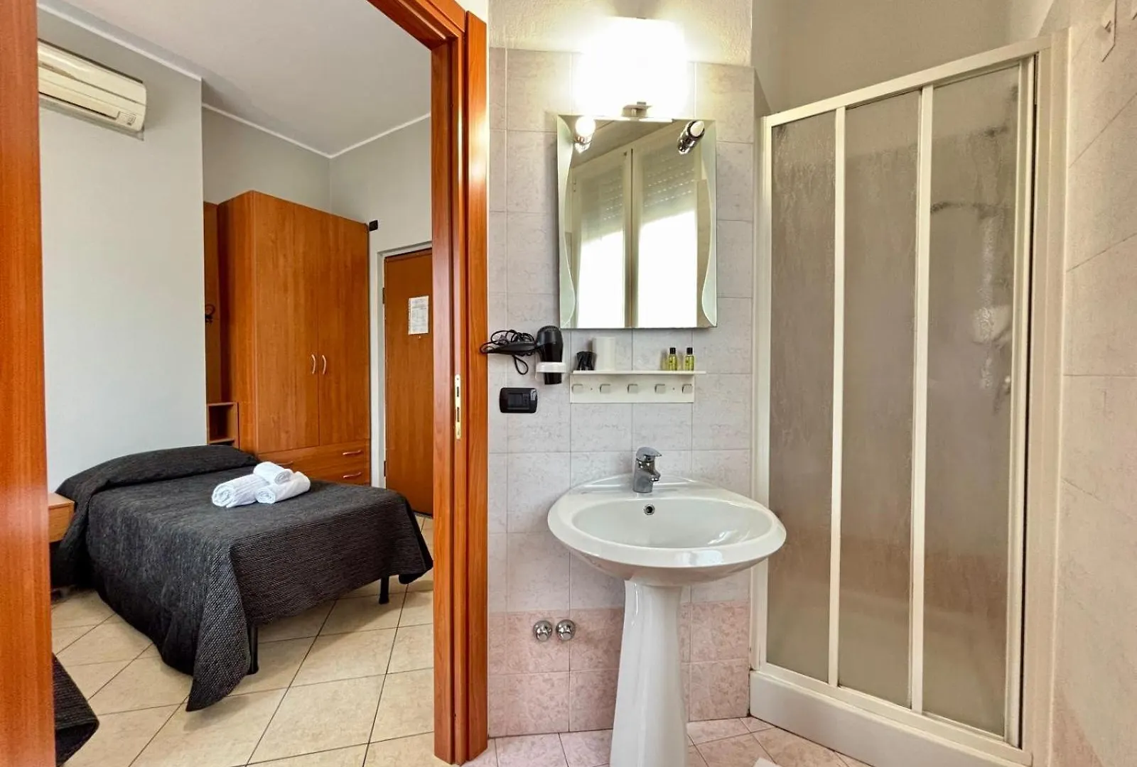 Residence Oasi Di Monza 3*,